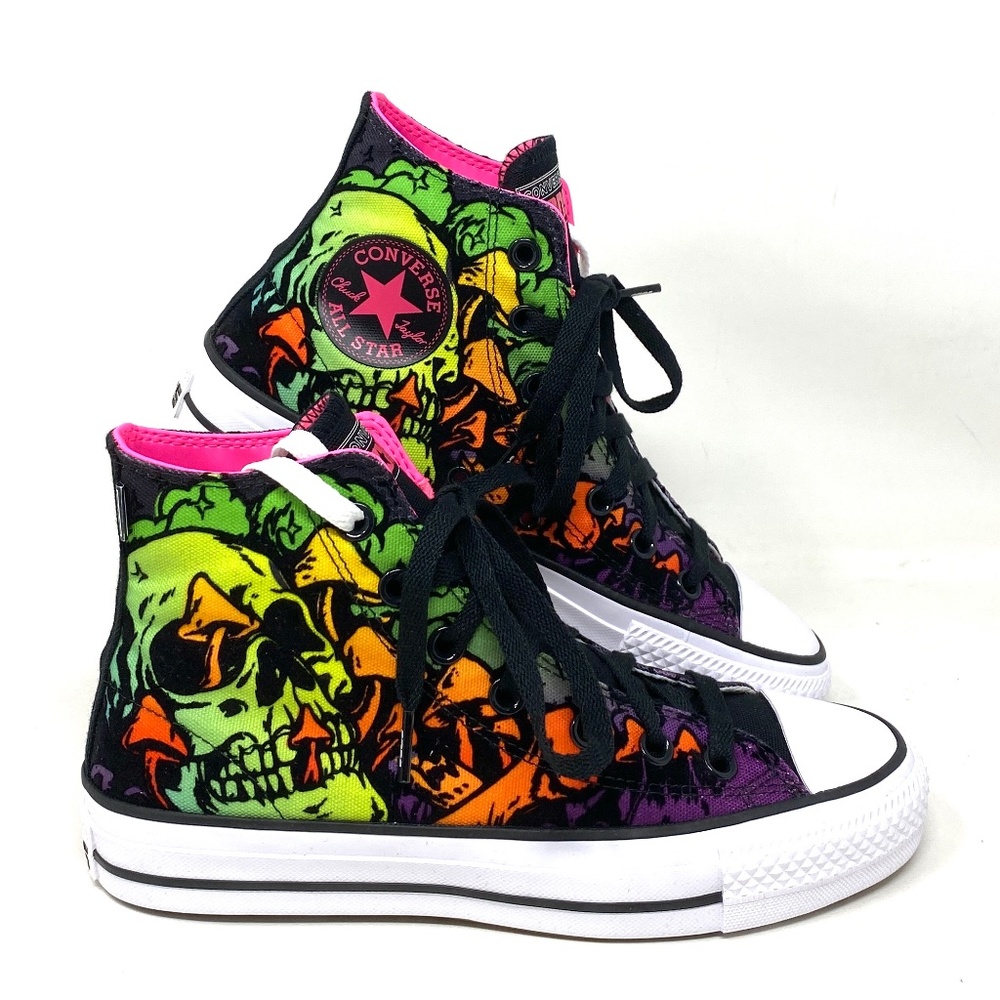 WORN ONCE - Hi-Top Neon Skull w/Velvet